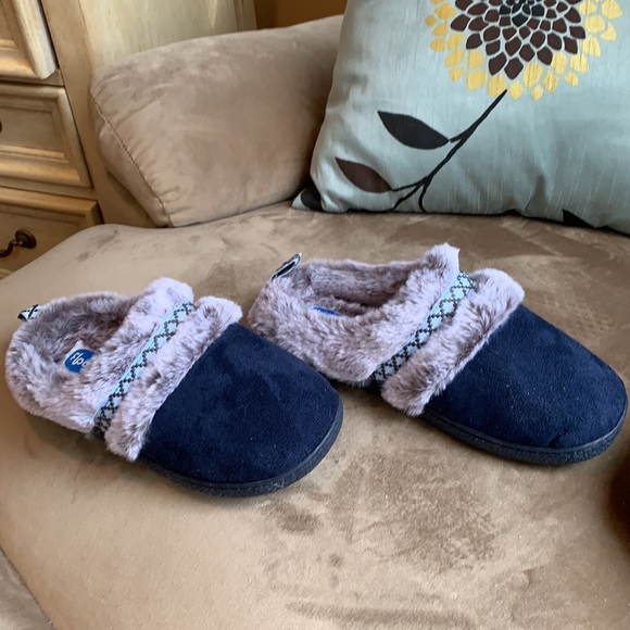 Floopi cozy slippers blue and gray, size medium, 7-8 - Picture 2 of 3